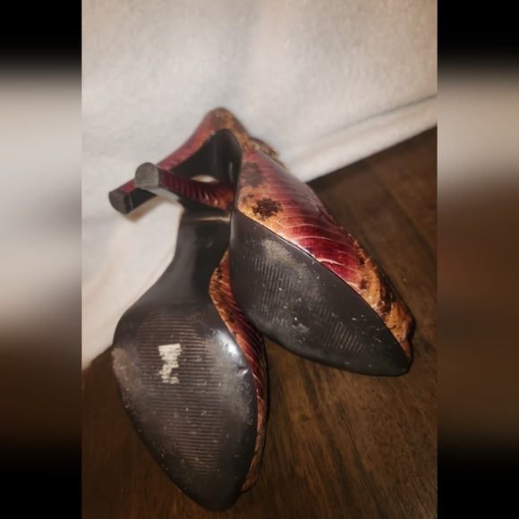 BcbGirls purple/pink snake skin gold buckle open heel toes womens US size 7 - Picture 6 of 7